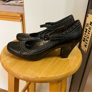 Black Mary Jane heels